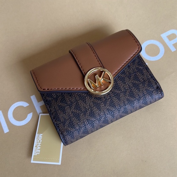 MICHAEL KORS CARMEN MEDIUM LOGO AND FAUX LEATHER WALLET BROWN - Picture 7 of 16